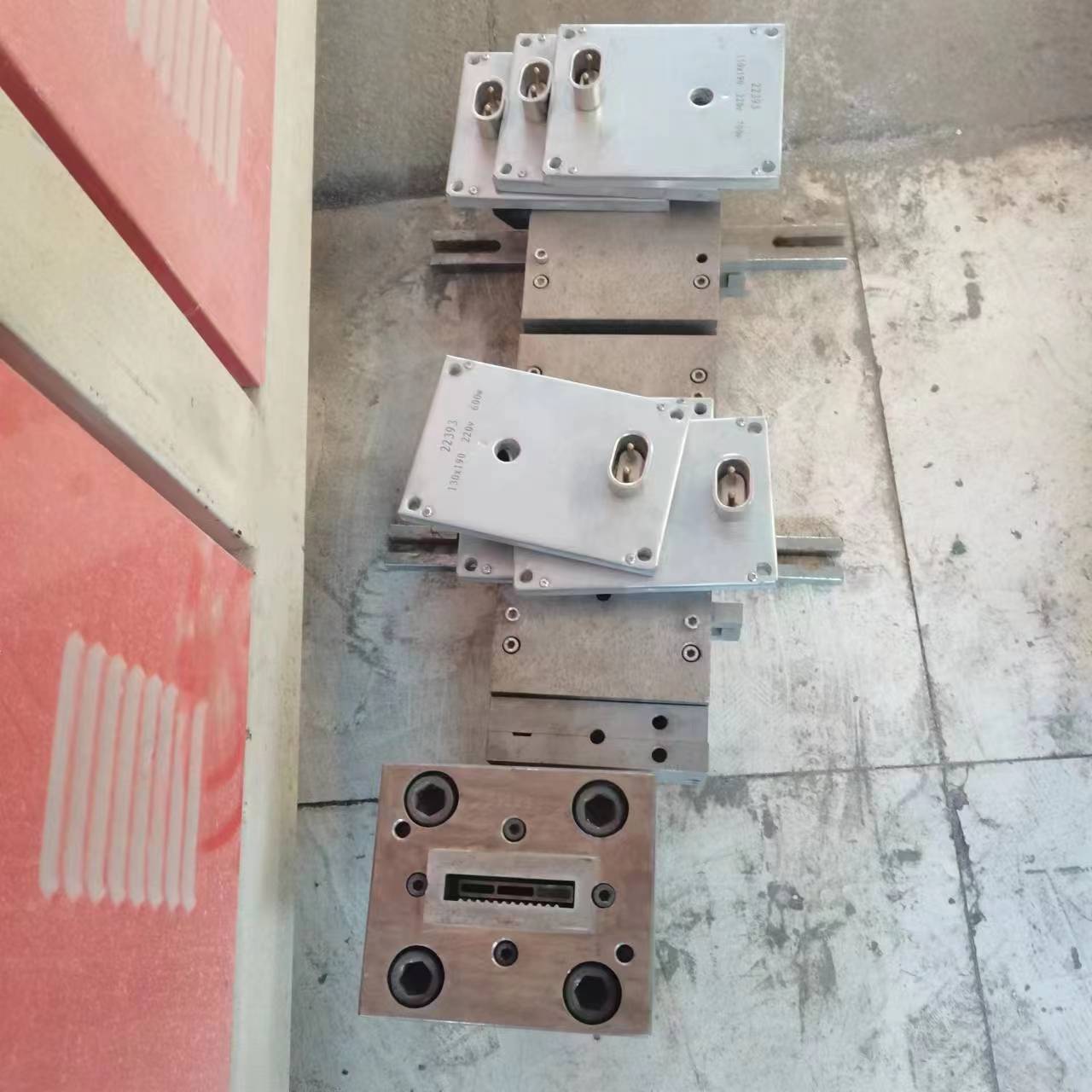 Mould for Plastic trucking profile 