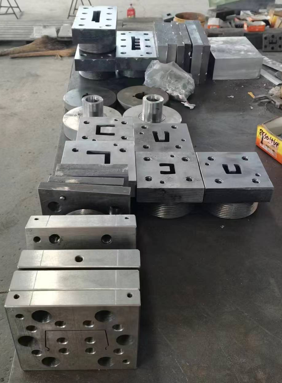 extrusion mould for PVC profiles